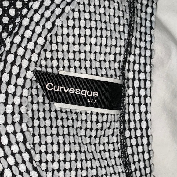 Curvesque - Picture 7 of 7